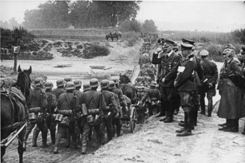 Hitler watching the German army march into Poland hitler-german-troops-poland