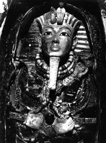 Tutankhamun-mask-1925