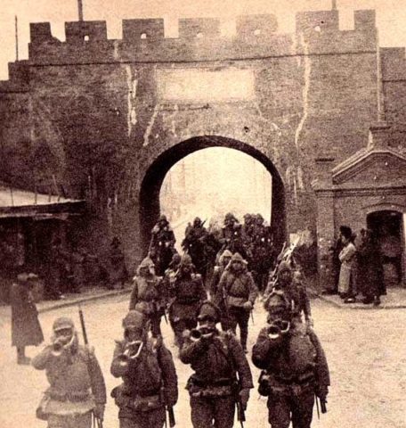 Japanese-troops-marching-into-mukden-manchuria