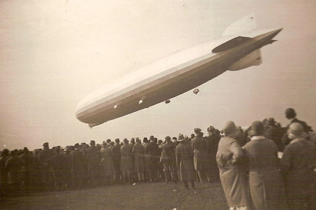 People-watching-the-landing-of-Graf-Zeppelin-LZ 127