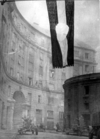 Hole-In-Flag-Budapest